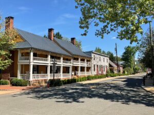 Historic houses on Main St. in Washington, Va.